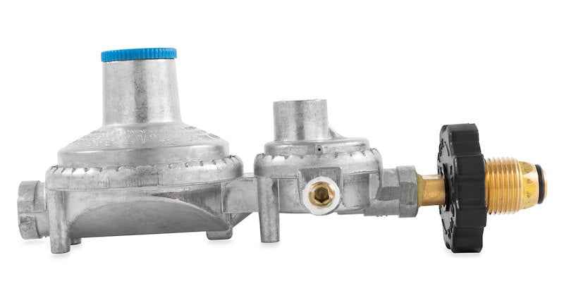 Camco 59333 RV Two-Stage Propane Regulator – Horizontal Mount