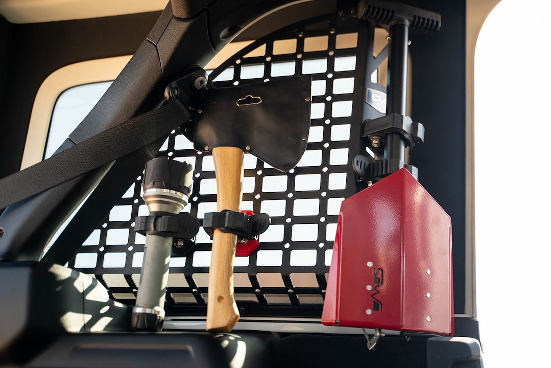 DV8 Offroad UNMM-01BL Quick-Release MOLLE Tool Clamp
