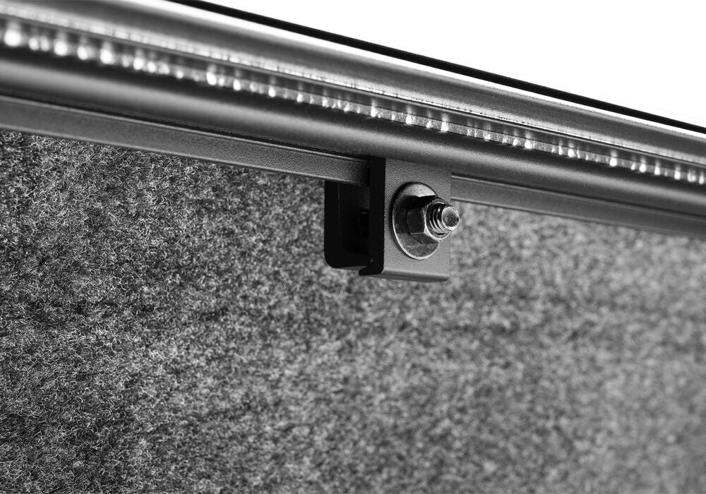BAK Industries Revolver X4s Aluminum/ Vinyl Tailgate Handle Lock Tonneau Cover 80223 - image 11