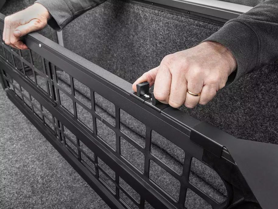 Roll-N-Lock Cm532 Cargo Manager Bed Divider