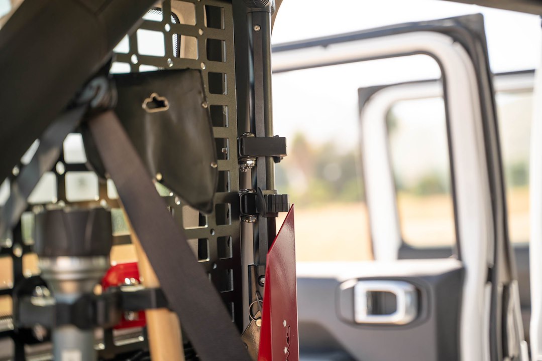 DV8 Offroad UNRM-01 Universal Quick-Release Tool Clamp