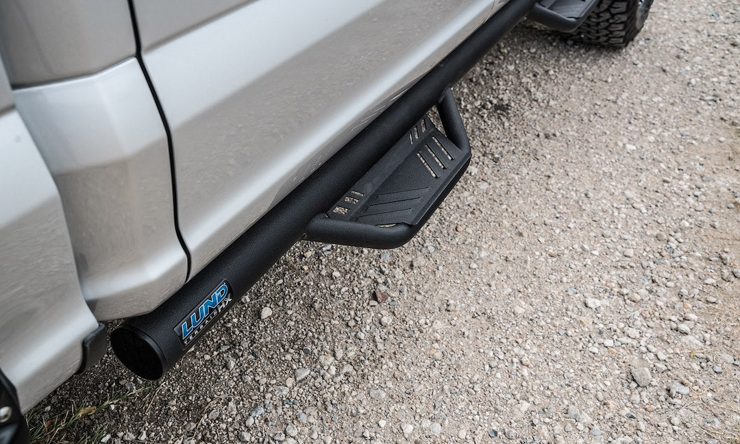 Lund 34641173 Terrain HX Step GM HD Double-Cab Nerf Bar