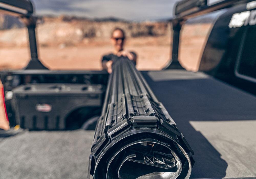 BAK Industries Revolver X4s Aluminum/ Vinyl Tailgate Handle Lock Tonneau Cover 80337 - image 11