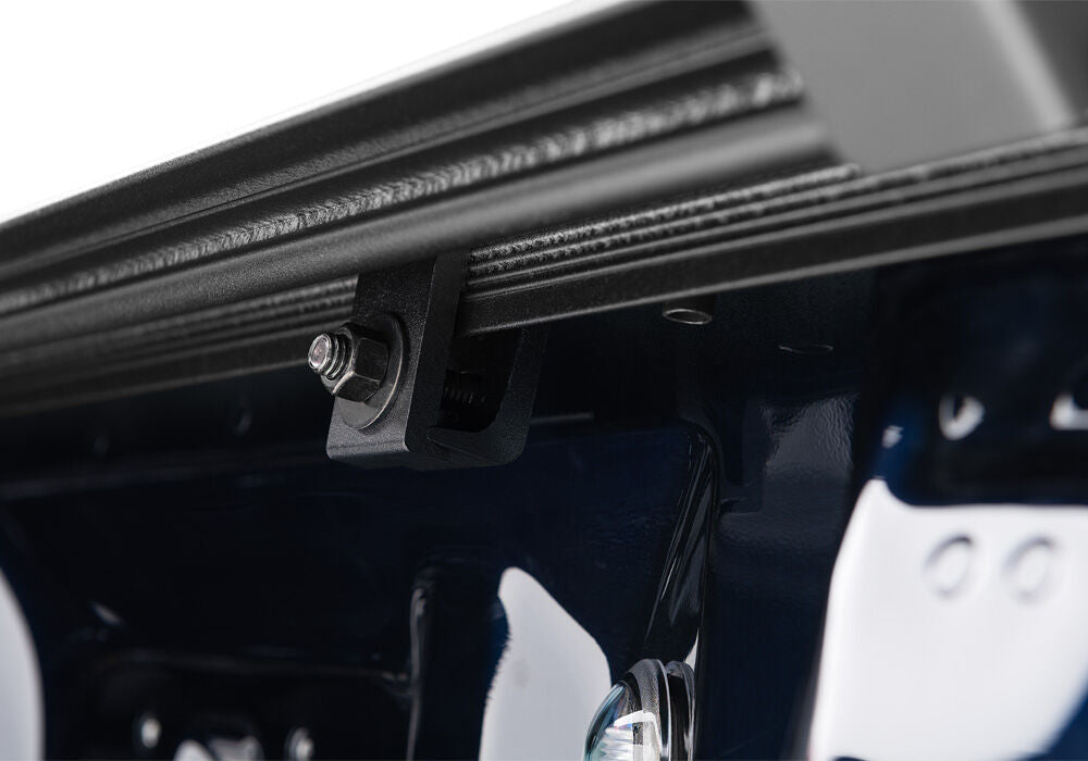 BAK Industries Revolver X4s Aluminum/ Vinyl Tailgate Handle Lock Tonneau Cover 80337 - image 12