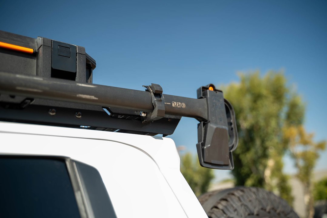DV8 Offroad UNRM-01 Universal Quick-Release Tool Clamp