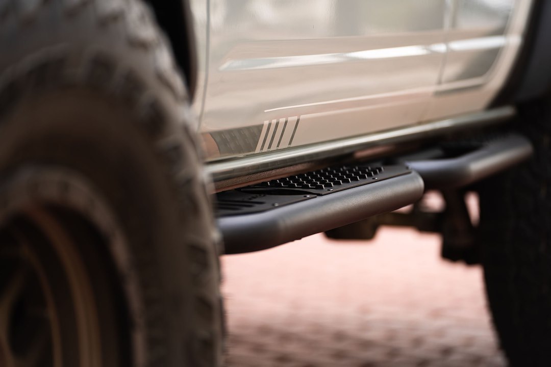 DV8 Offroad SRBR-02 OE Plus Bronco Round Step Bars