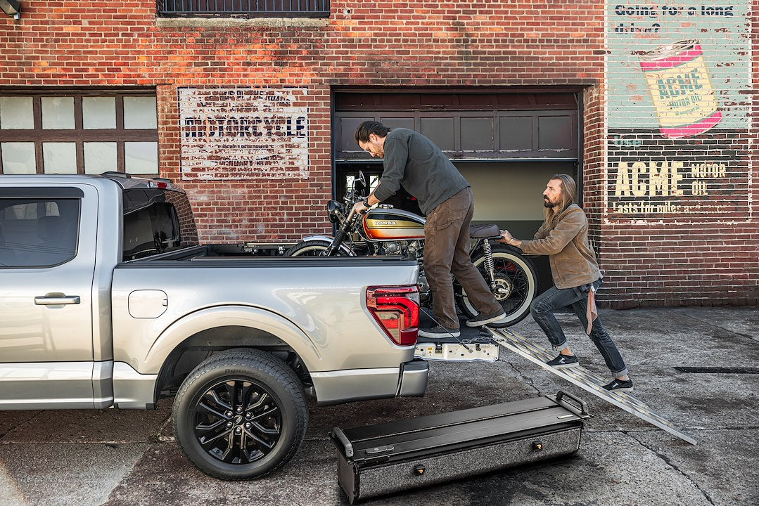 Retrax R-T-80335 FRC-4000 Tonneau Cover for Ford