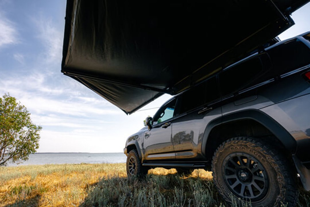 Ironman 4x4 IAWN180012 Delta Wing Manual Awning