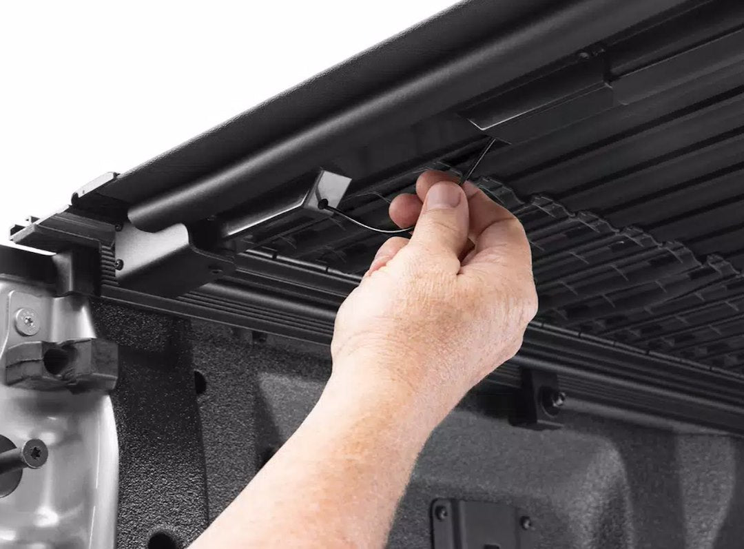BAK Industries Revolver X4TS Aluminum/ Vinyl Tailgate Handle Lock Tonneau Cover 80339RK - image 10