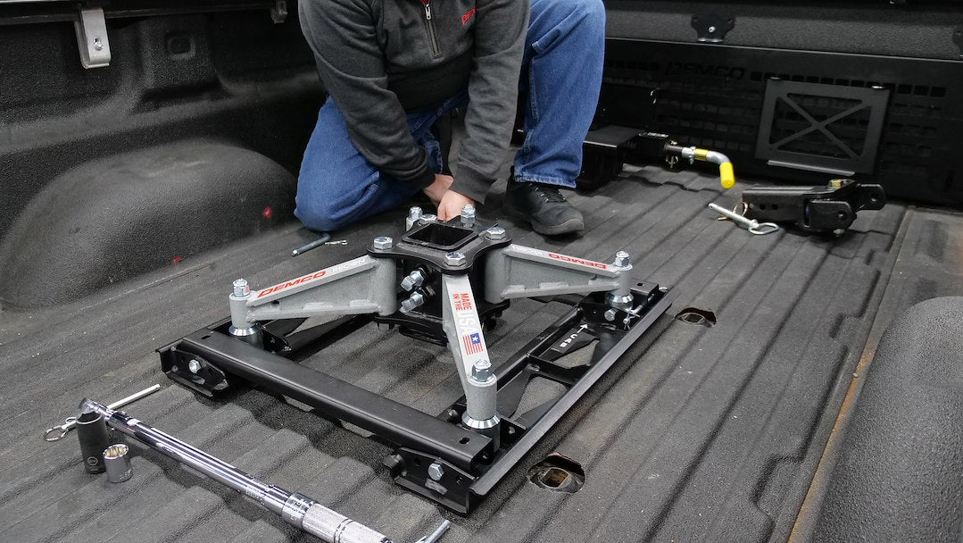 Demco RV 6526 Recon Stealth Fifth Wheel Hitch Head Support - image 2
