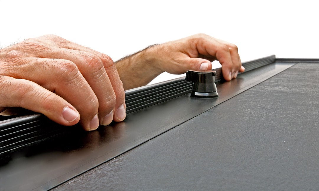 Roll-N-Lock Lg570m Tonneau Cover - image 5