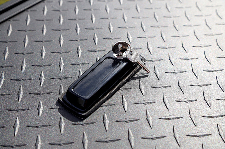 Dee Zee Guardian Aluminum Key Lock Tonneau Cover DZ 19550 - image 13