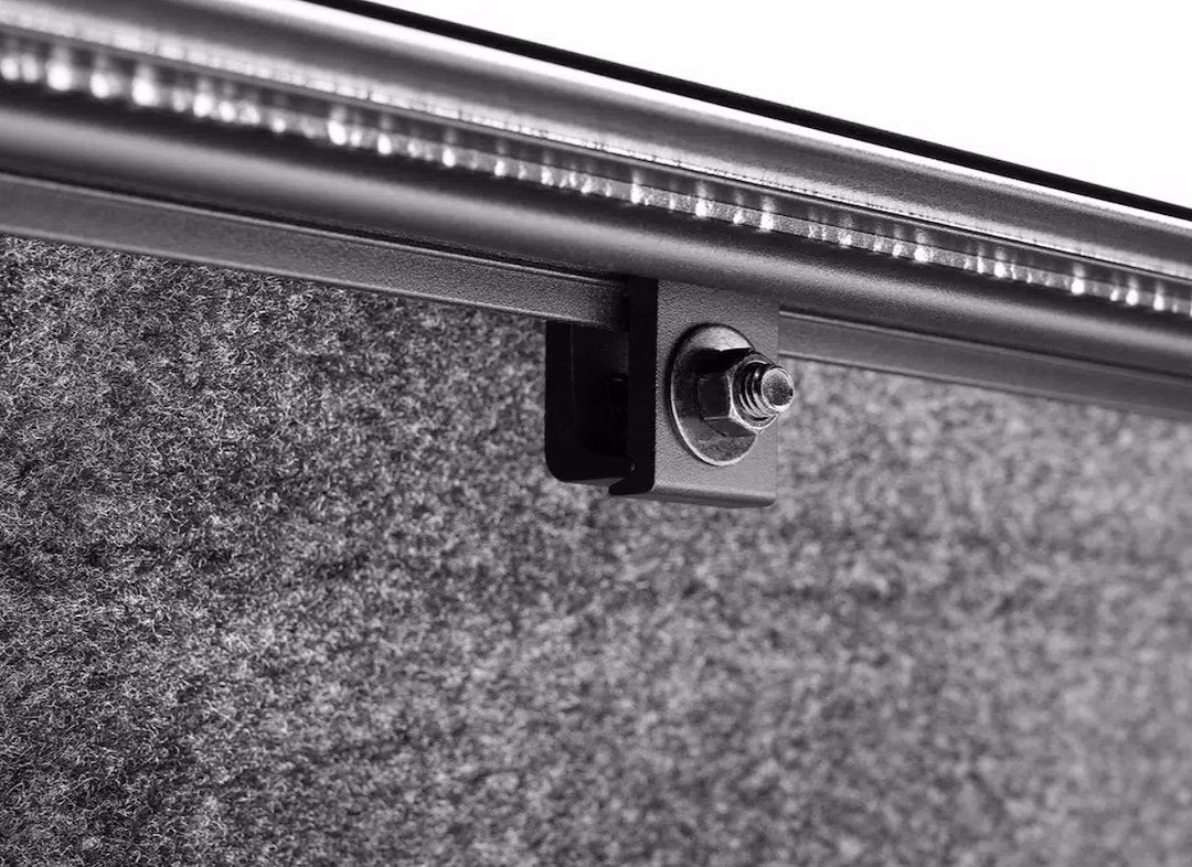 BAK Industries Revolver X4s Aluminum/ Vinyl Tailgate Handle Lock Tonneau Cover 80207RB - image 11