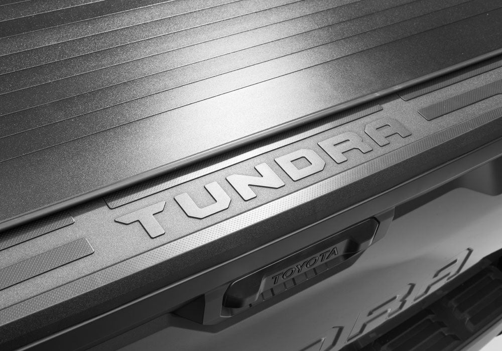 Retrax EQ0373 EQ Aluminium Remote-Locking Tonneau Cover