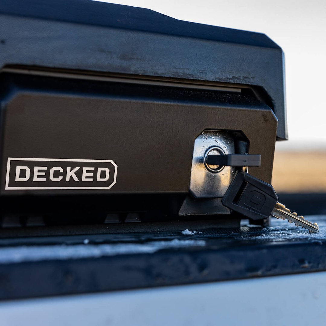 Decked Dtb2t22-Blk Black 10.1-Cu-Ft Crossover Tool Box