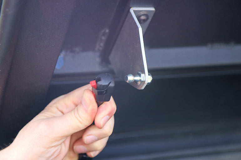Dee Zee Guardian Aluminum Key Lock Tonneau Cover DZ 19550 - image 11